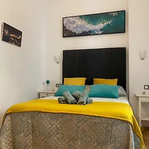 https://quiet-apartment-in-the-heart-of-malaga-pool-free-parking.es-andalucia.com
